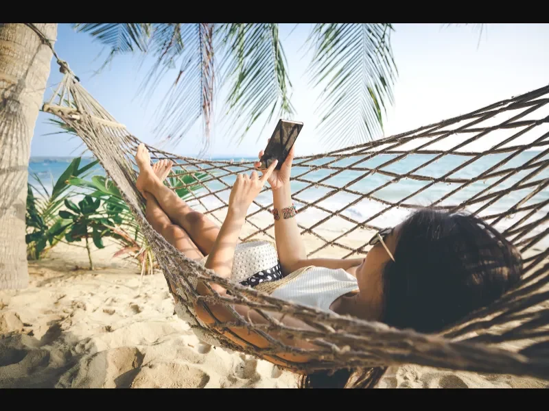 eSIM,Holafly,международный роуминг,подписка,мобильный интернет