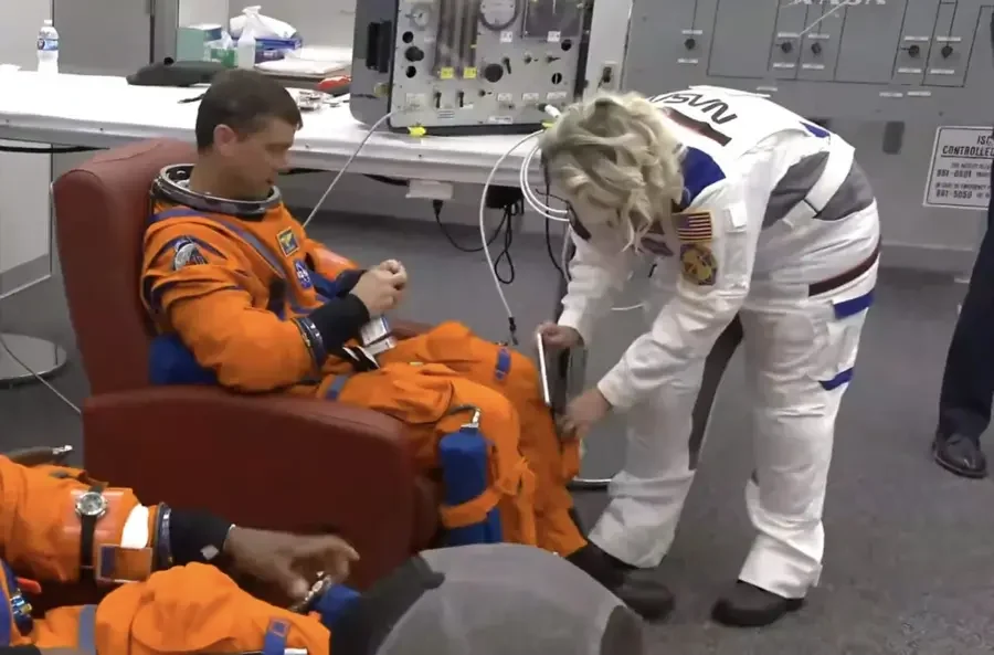 Artemis Ii Iphone Surface Nasa космос технологии gizmodo.com